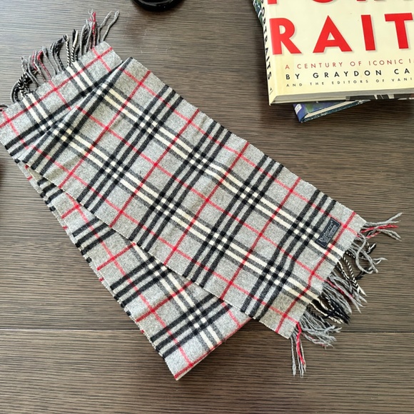 Vintage Burberrys of London Classic Nova Check Lambswool Scarf – - Picture 3 of 4